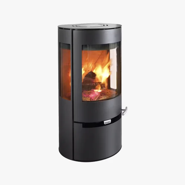 Aduro 9 är en modern cylindrisk svart braskamin med en glasfront och sidopaneler som avslöjar en ljus, flammande eld inuti.