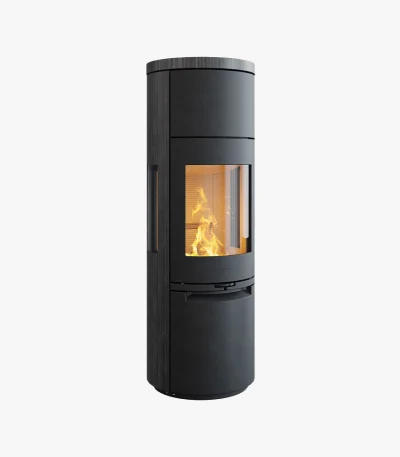 Heta Scan-Line 900S Sidoglas Blackwood är en modern cylindrisk svart braskamin med en glasfront som visar en ljus eld mot en vit bakgrund.