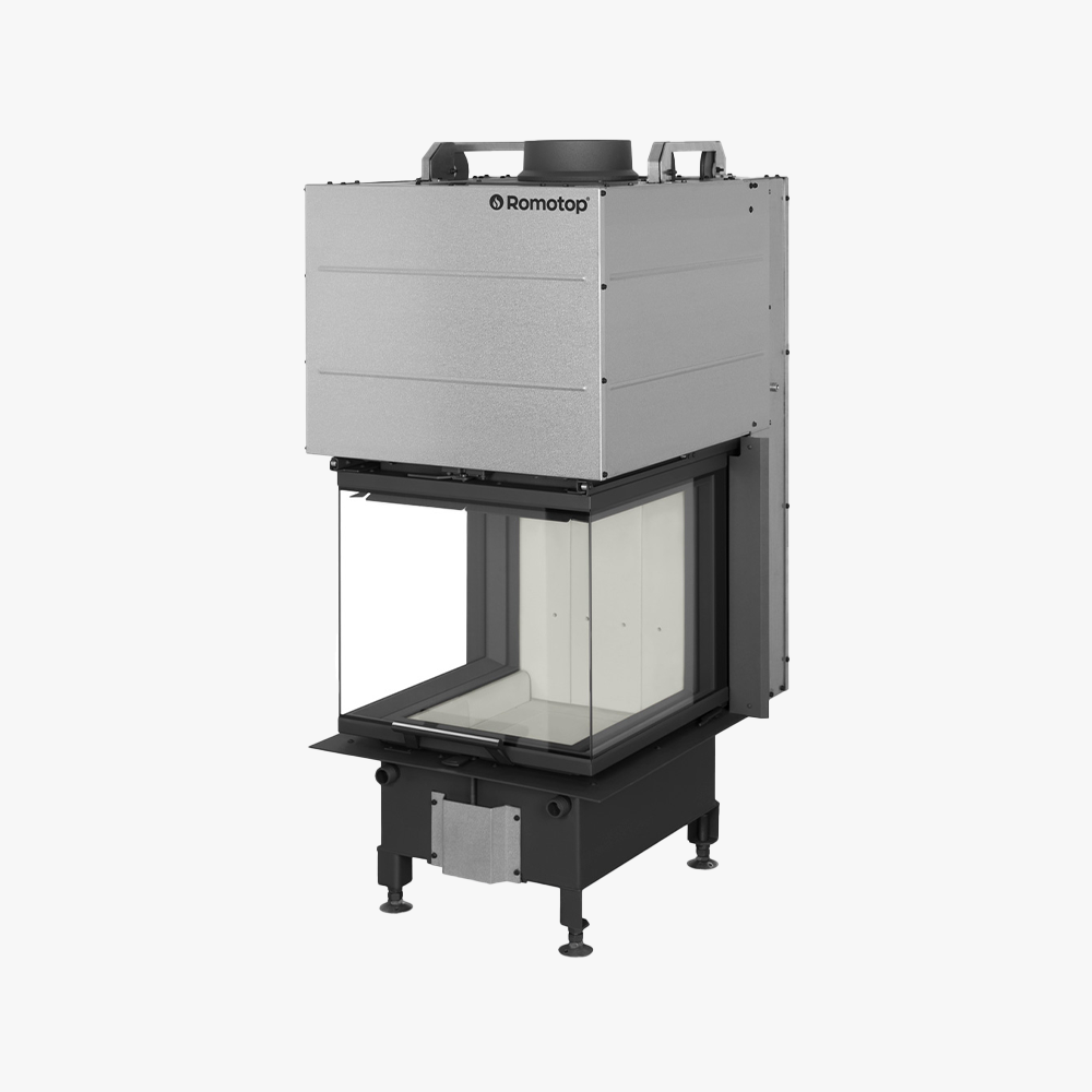 Romotop Heat 3-glas Insats 50.52.50 är en modern, fristående spisinsats med två stora glasväggar, svart ram, metallisk överdel, fyra ben för upphöjning och Romotop-logotypen på ovansidan.